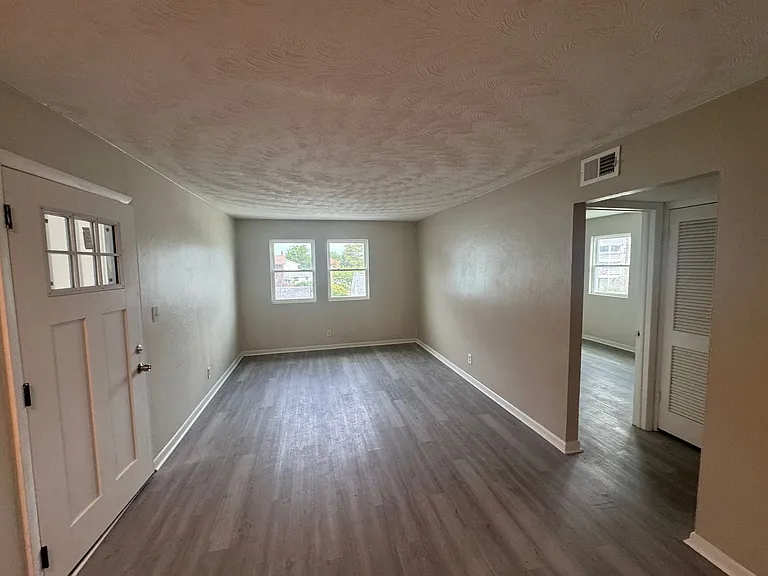 1125 Little Bay Ave — Photo 3
