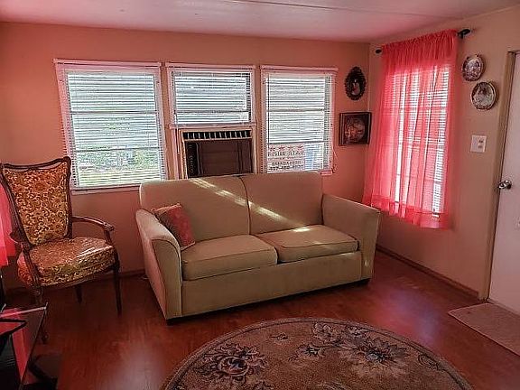 4th image of 35 Lake Ave