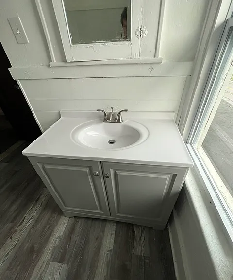821 Bay St — Photo 12
