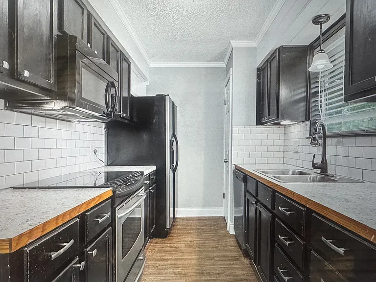928 Duty Ave — Photo 4