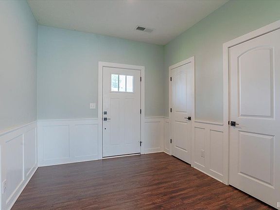 4th image of 2821 Brewster Dr