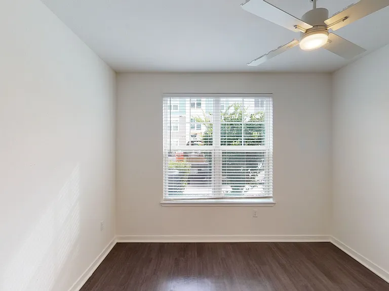 Essex Luxe Apartments — Photo 81