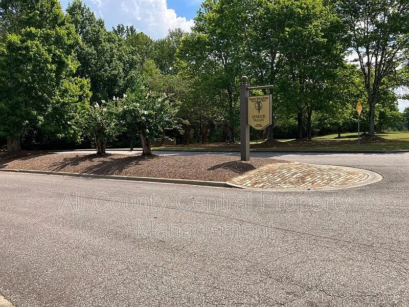 3 bed, 2.5 bath, 2036 sqft, $3,000 — Photo 3