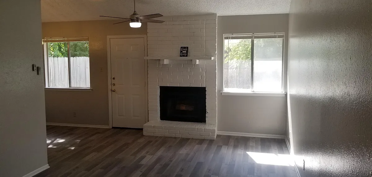Building Photo - 1109 Wales Dr #1