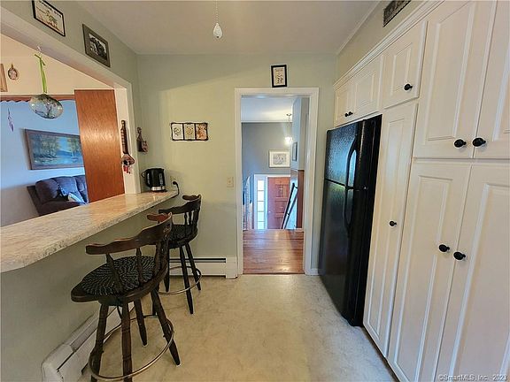 4th image of 34 Berkshire Dr