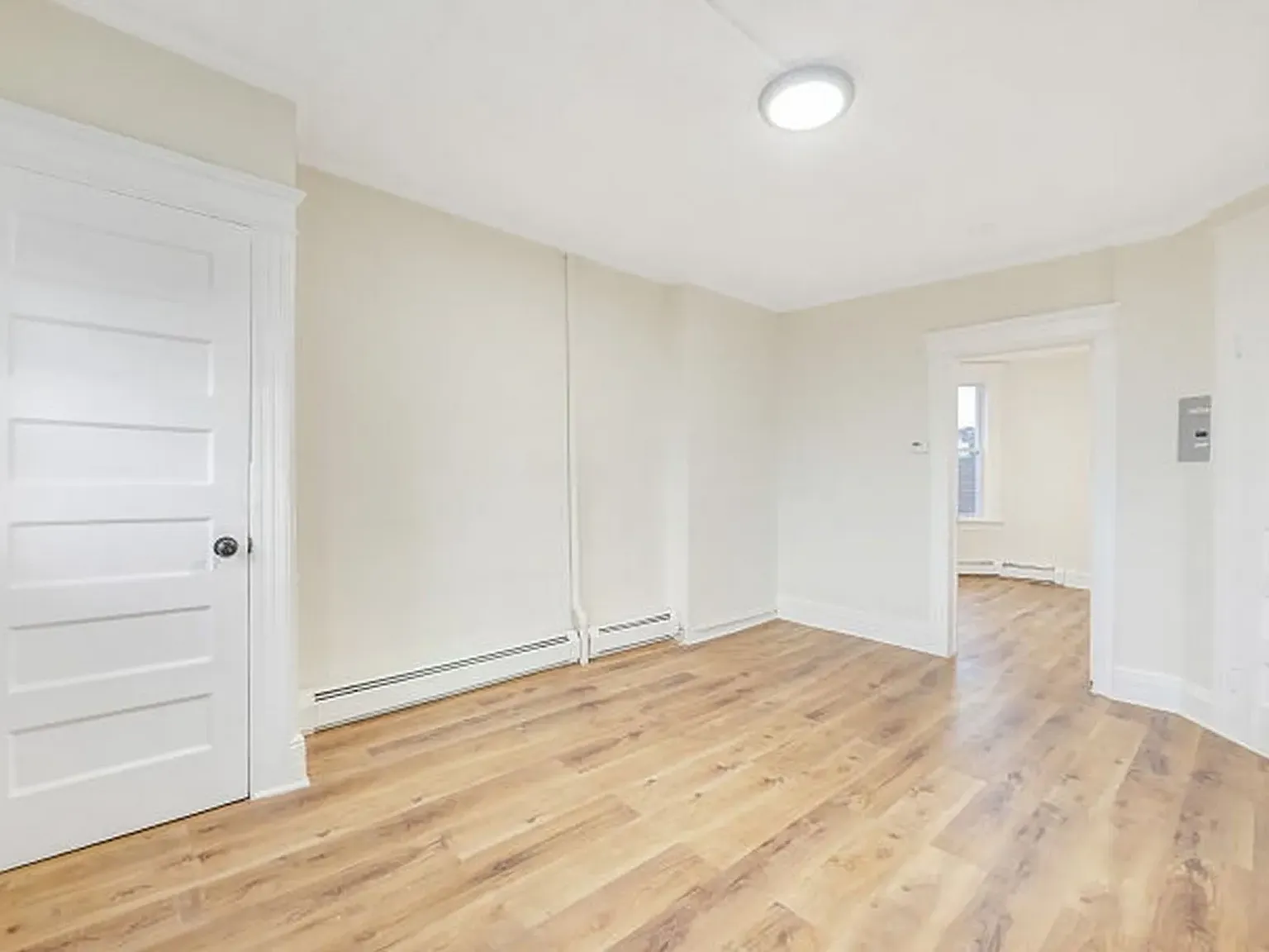 2 bed, 700 sqft, $1,900 — Photo 3