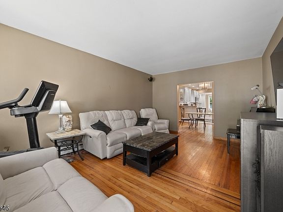 3rd image of 81 Huron Ave