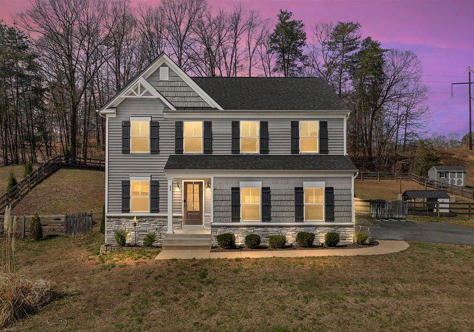 1st image of 31 Fleetwood Farm Ln