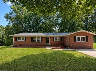 364 Sherwood Forest Dr, North Wilkesboro, NC 28659