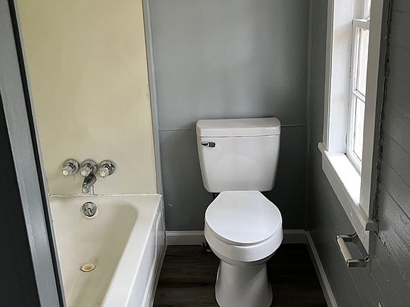 2nd image of 437 Garrett St