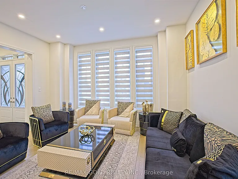 19 Marigold Blvd — Photo 9