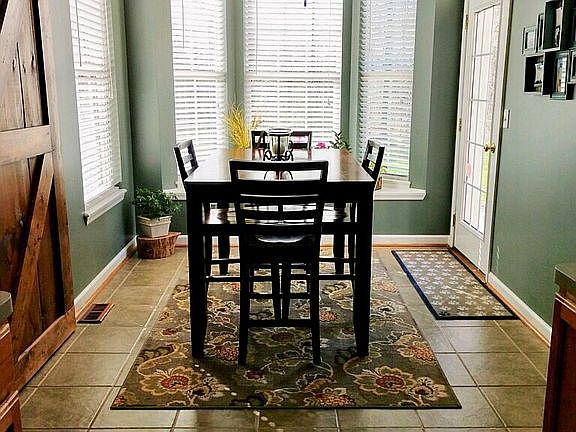 5th image of 8842 Oakbrook Cir