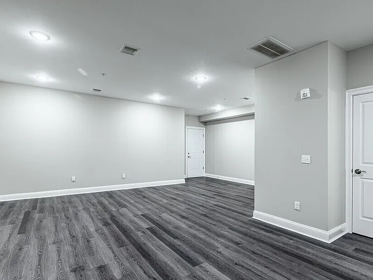 941 Main — Photo 3