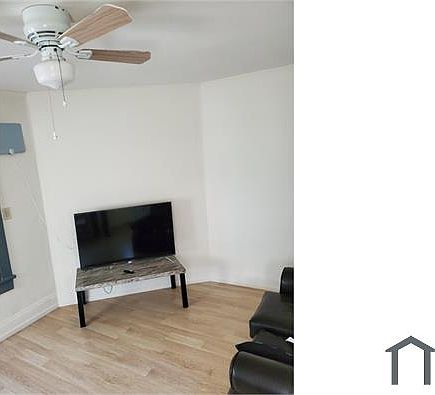 3rd image of 4708 S Van Ness Ave #2