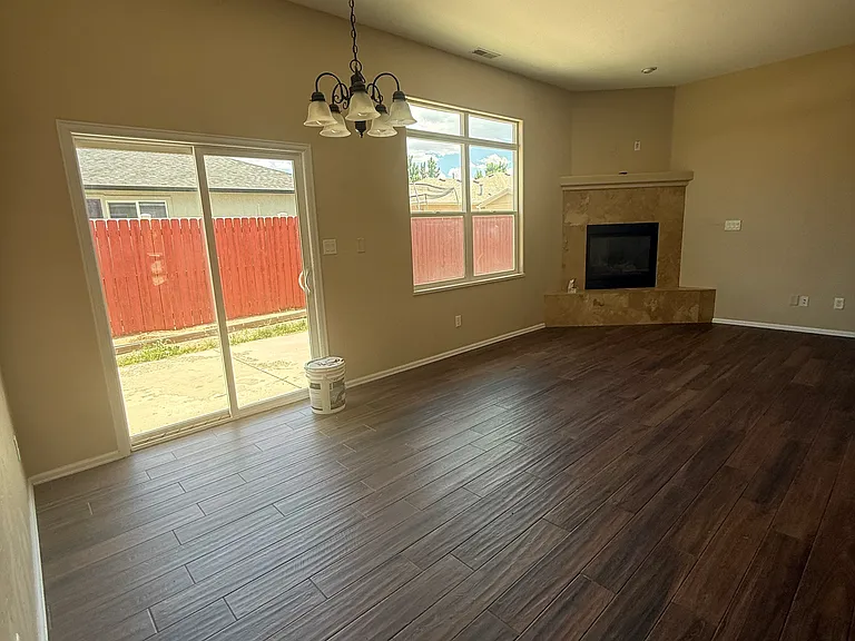 450 Juniper St — Photo 17