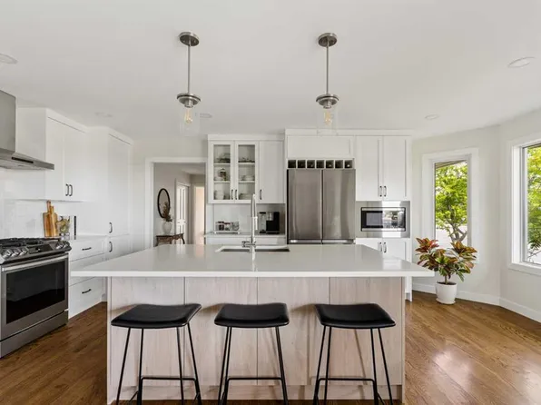 5 N Sienna Hills Ct SW, Calgary, AB T3H 2W3