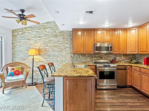 3rd image of 7343 Mission Hills Dr
