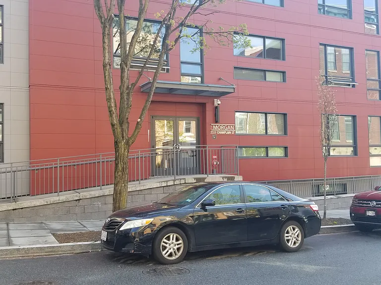 2337 Champlain St NW #Penthouse 409 — Photo 2