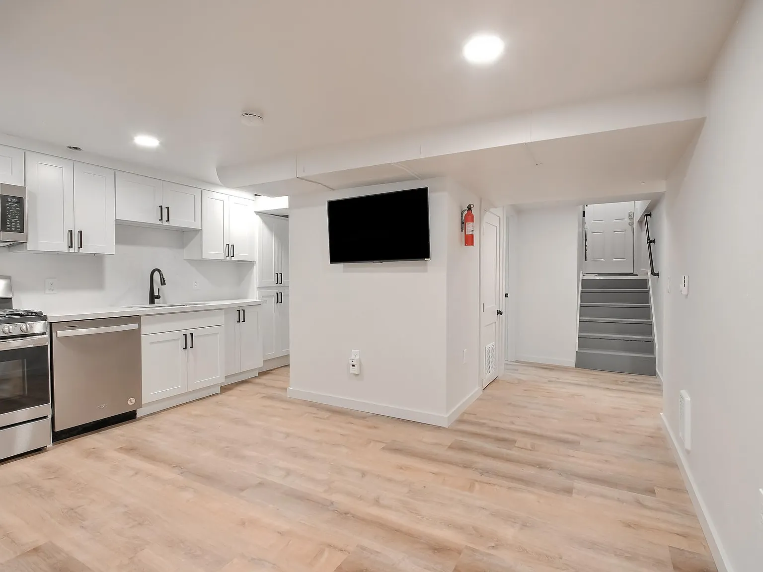 5 bed, 1000 sqft, $5,500 — Photo 4