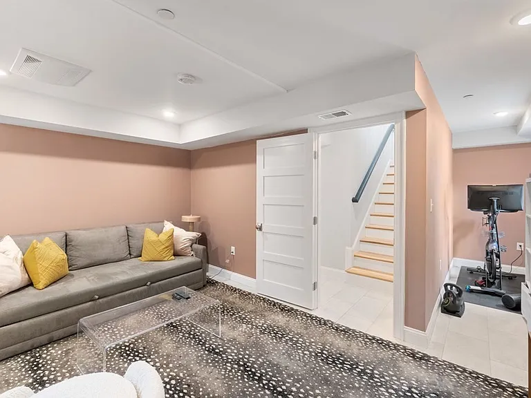 20 Tufts St #20 — Photo 21