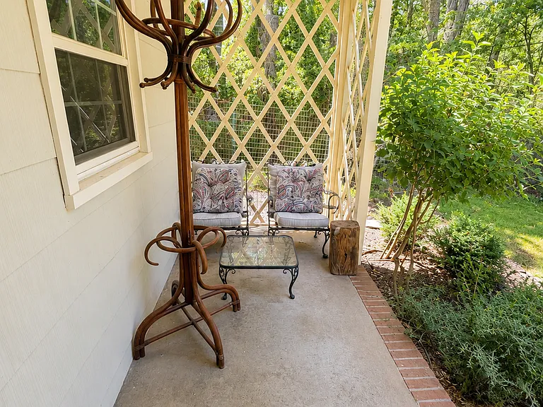 22 Long Beach Ln — Photo 2