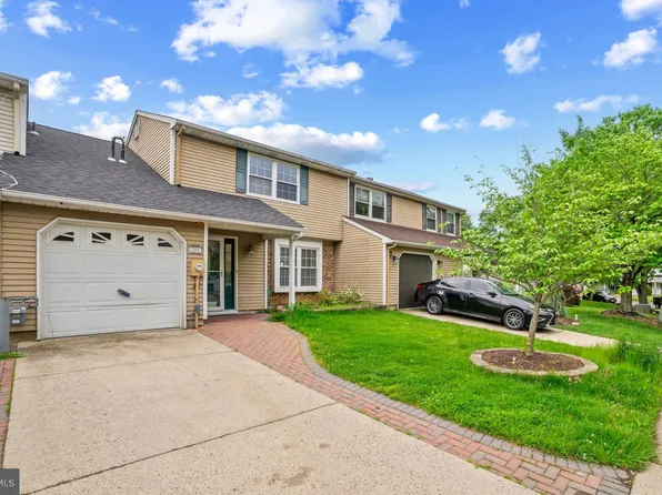 109 Stratton Ln, Mount Laurel, NJ 08054