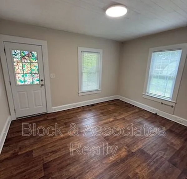 2040 Carl Dr — Photo 5