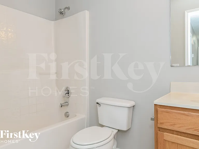 215 Lobelia Dr — Photo 13