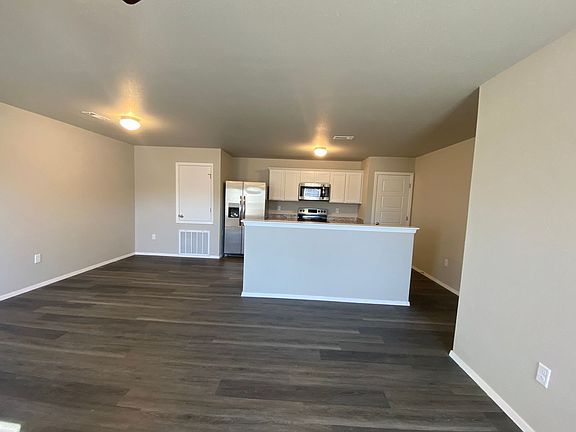 5th image of 2611B Denver St