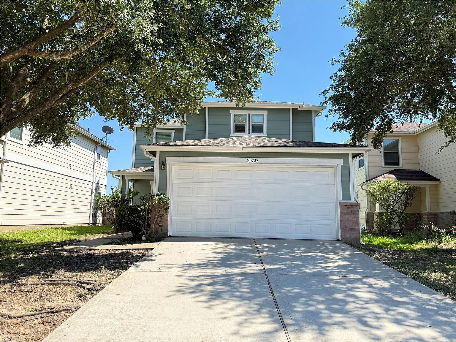 3 bed, 2.5 bath, 2295 sqft, $2,050 — Photo 3