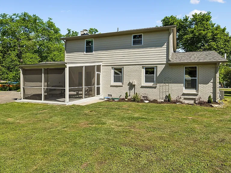 8013 Wikle Rd E — Photo 23
