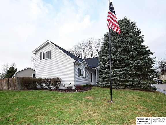 2nd image of 15101 Irene St