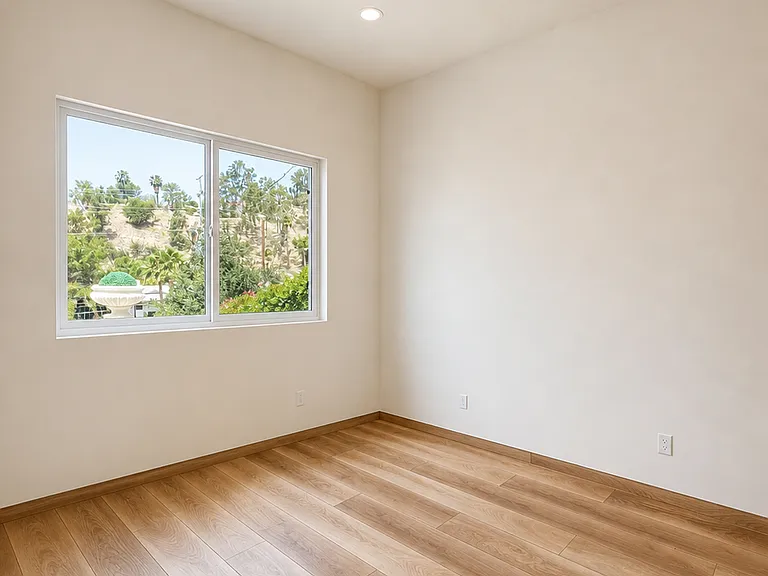 10074 Sunland Blvd — Photo 2