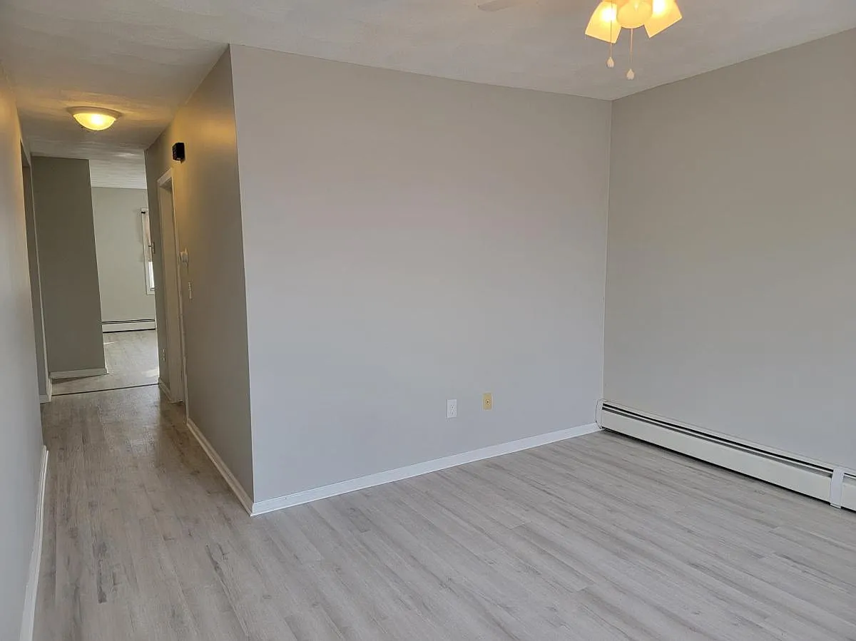 3 bed, 1000 sqft, $2,000 — Photo 3