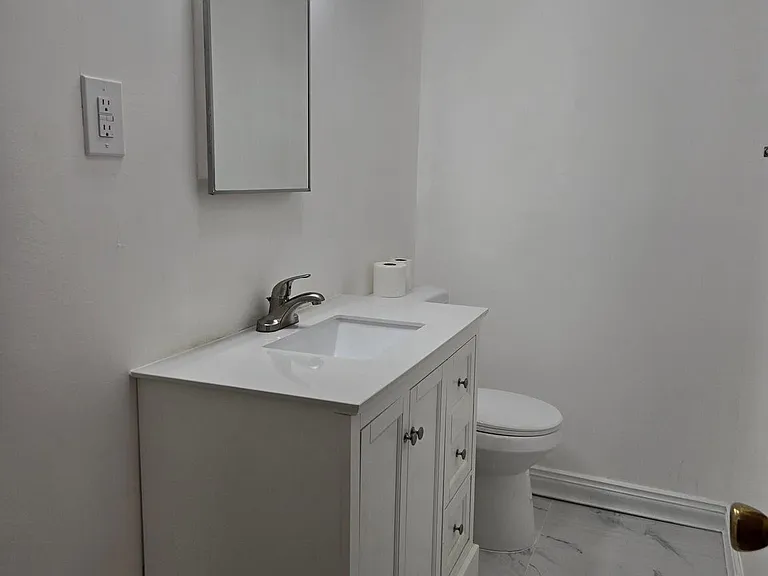 1351 Christian St — Photo 31