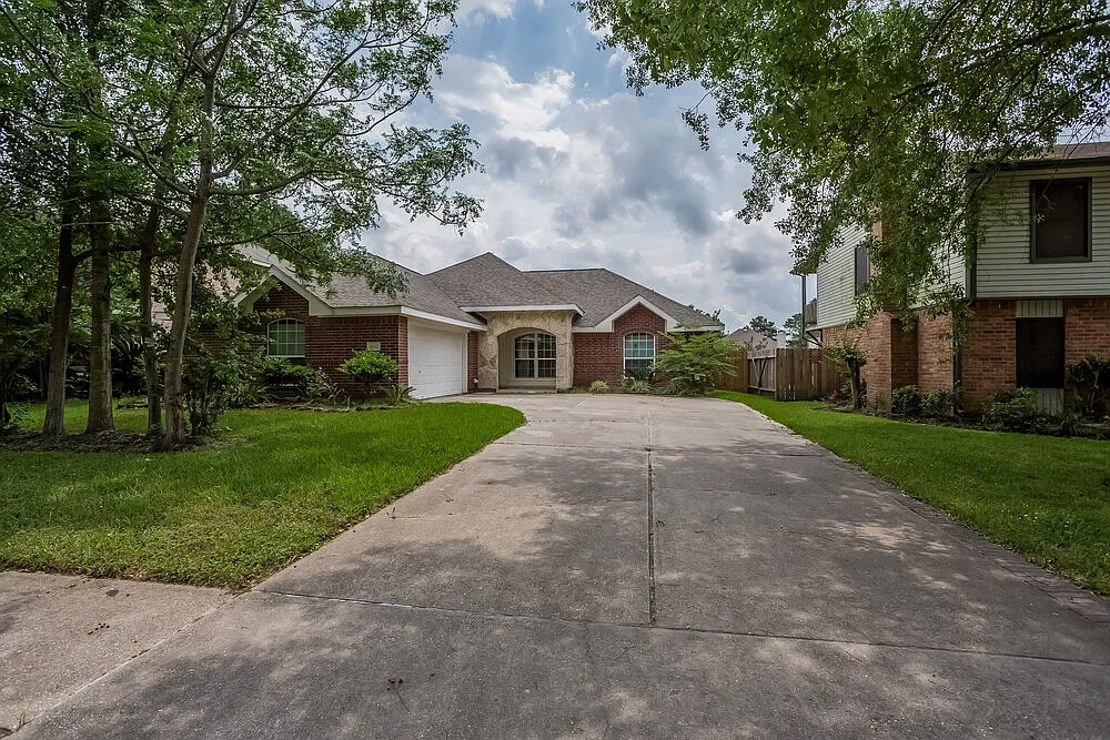 4 bed, 2.0 bath, 2107 sqft, $2,100 — Photo 1