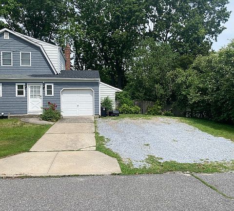 2nd image of 19 Cayuga Ave