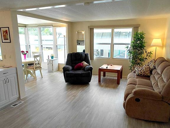 4th image of 1100 Curlew Rd #147