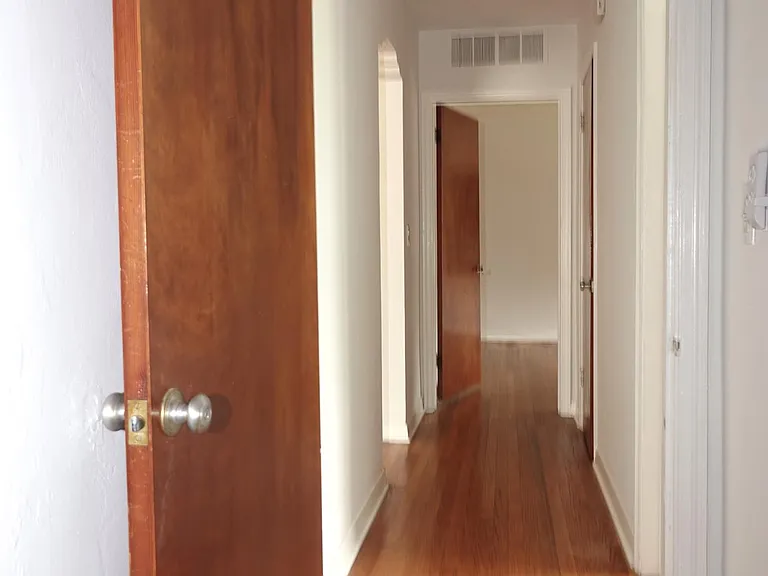 10815 NE 10th Pl — Photo 20