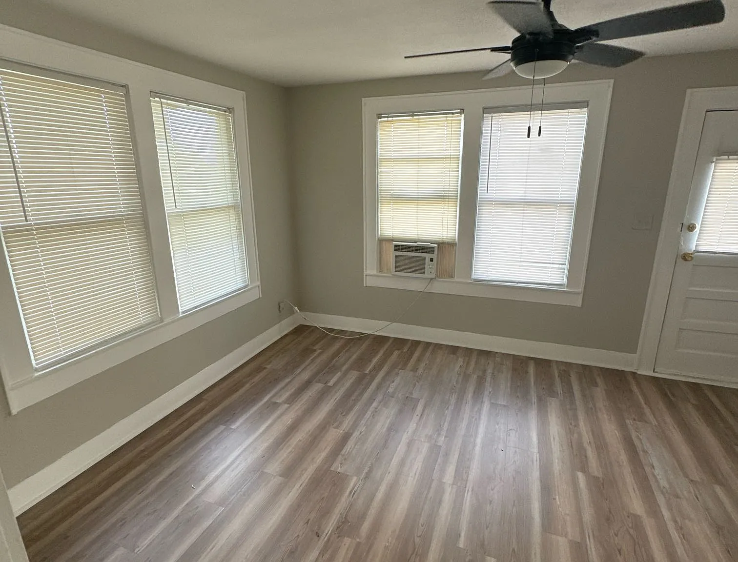 402 Hill St — Photo 4