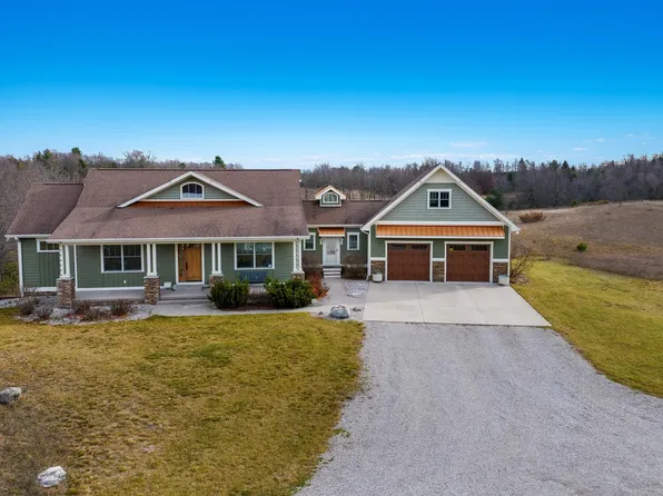 11007 S Rolling Meadow Dr, Maple City, MI 49664