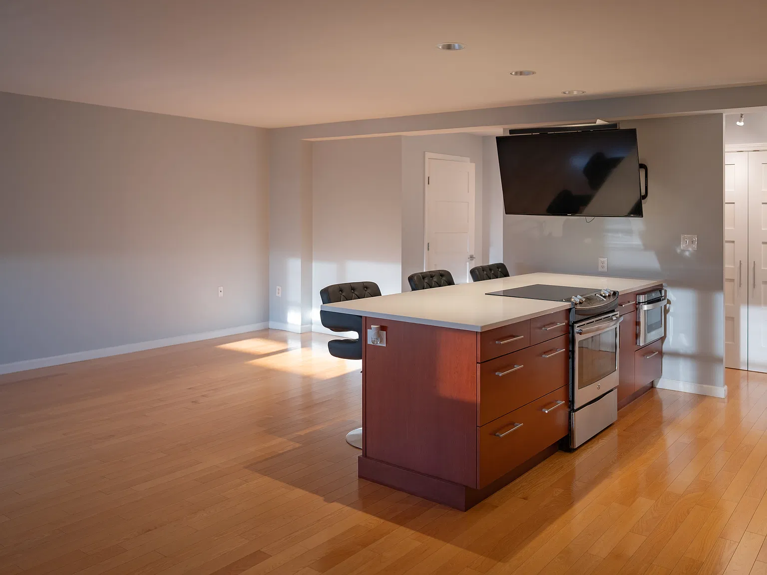 1 bed, 900 sqft, $2,195 — Photo 4