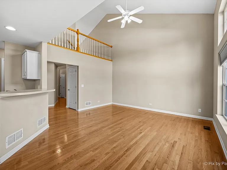 1058 E Danbury Dr — Photo 10