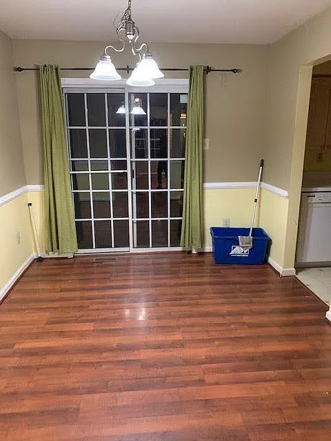 2 bed, 1.5 bath, 1120 sqft, $2,100 — Photo 2