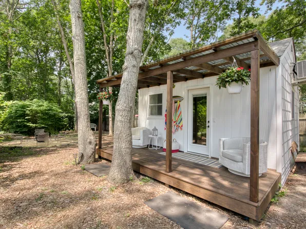 https://photos.zillowstatic.com/fp/61c67174c01437e6be20b9bd3fa077f4-p_e.webp