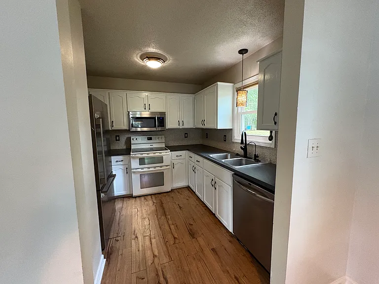 115 Webbs Mill Dr — Photo 7