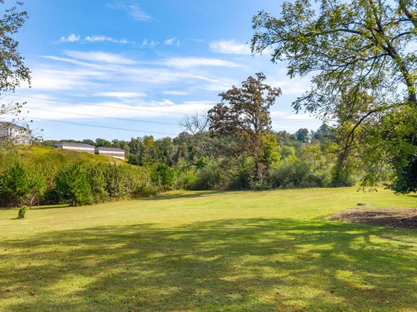 8411 Sanders Rd, Ooltewah, TN 37363