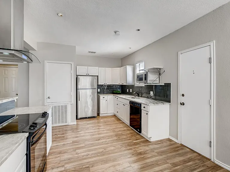 400 Eleanor Ave — Photo 8