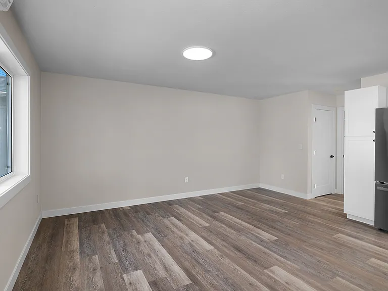 223 SE Thomas St #1 — Photo 8