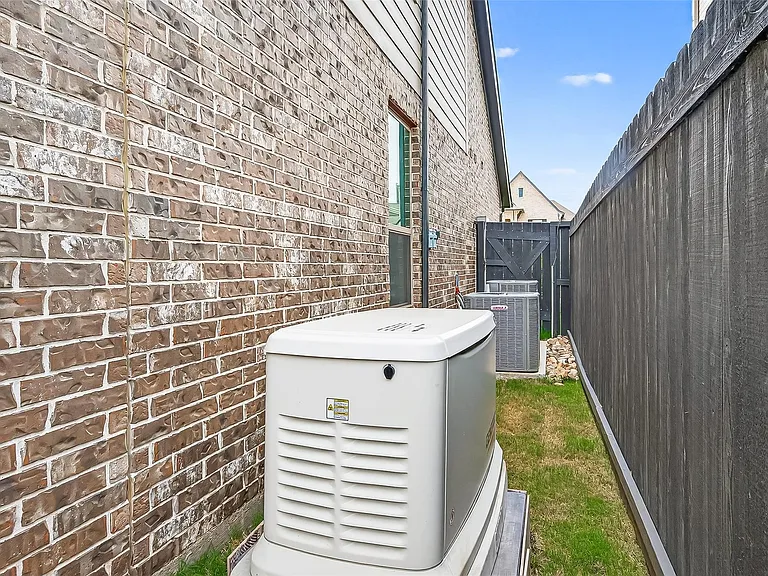 2506 Falling Fig Ln — Photo 50